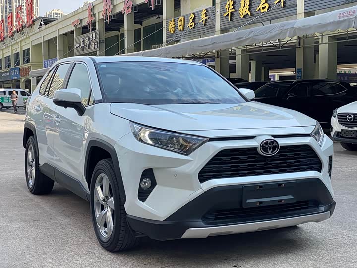 Фото 3 - Toyota RAV4