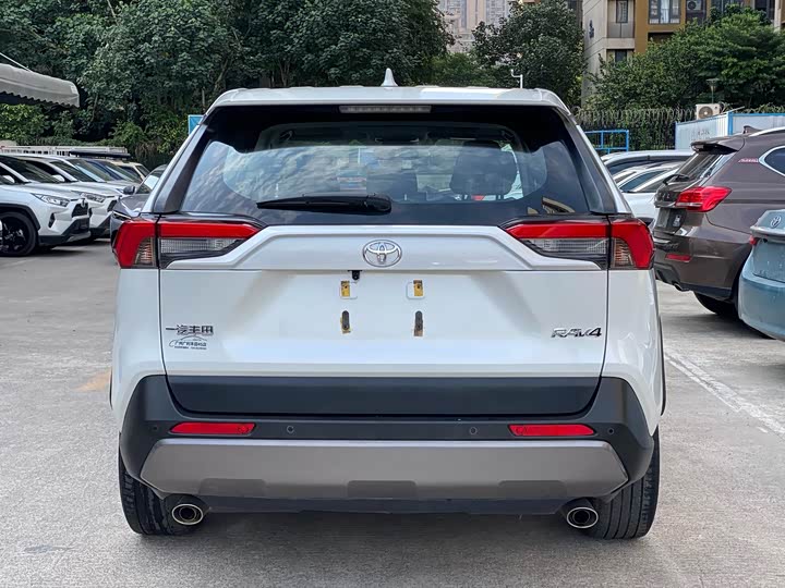 Фото 5 - Toyota RAV4