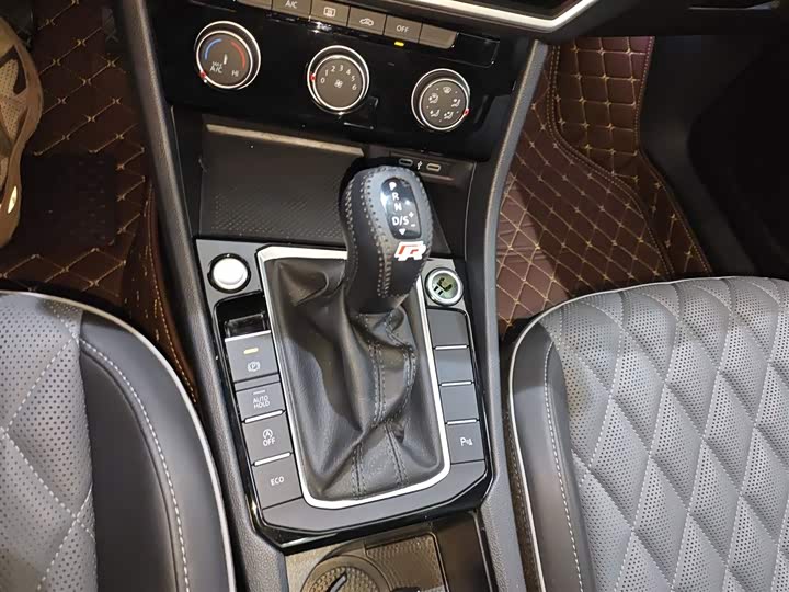 Фото 14 - Volkswagen Sagitar L