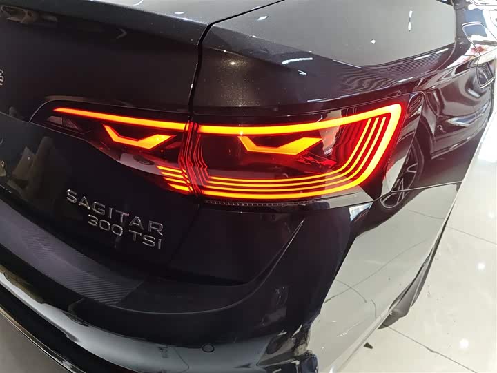 Фото 8 - Volkswagen Sagitar L