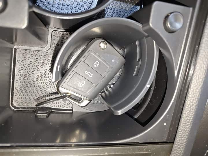 Фото 9 - Volkswagen Sagitar L