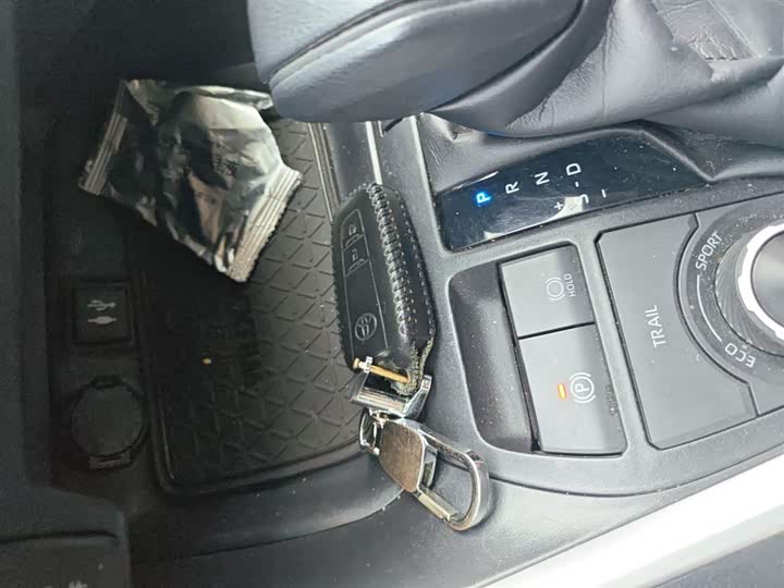 Фото 9 - Toyota Wildlander