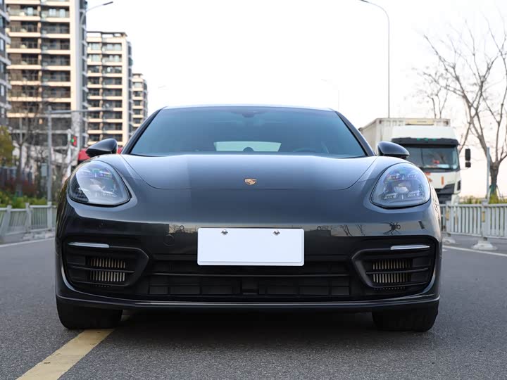 Фото 2 - Porsche Panamera