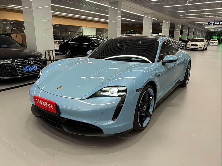 Фото 1 - Porsche Taycan