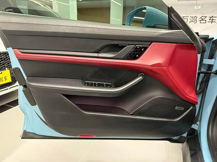 Фото 9 - Porsche Taycan