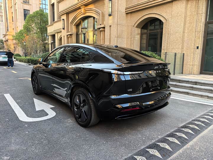 Фото 13 - Nio Onvo L60