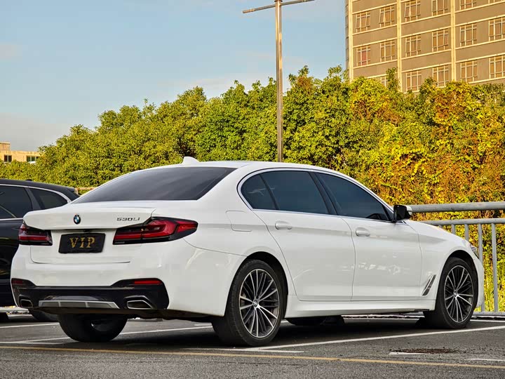 Фото 9 - BMW 5 Series