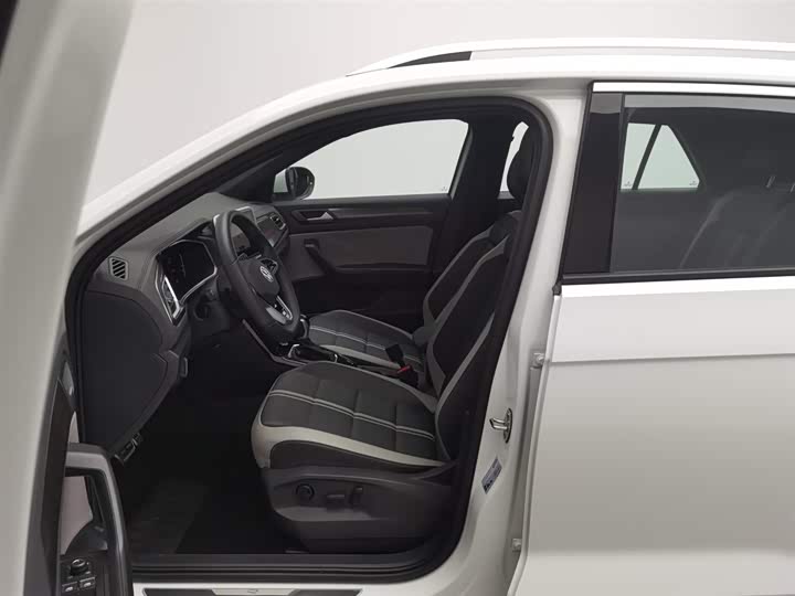 Фото 10 - Volkswagen T-Roc