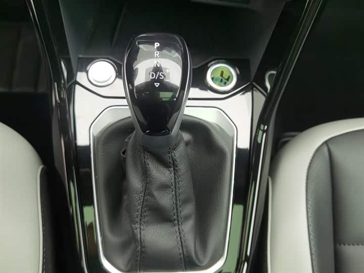 Фото 13 - Volkswagen T-Roc