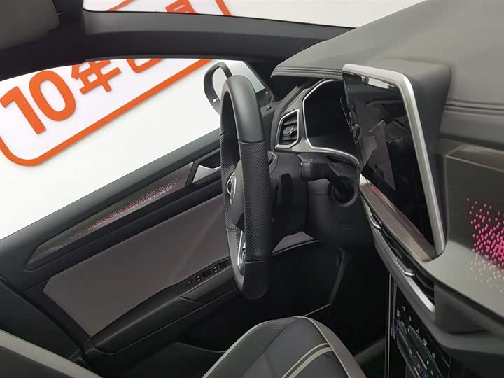 Фото 22 - Volkswagen T-Roc