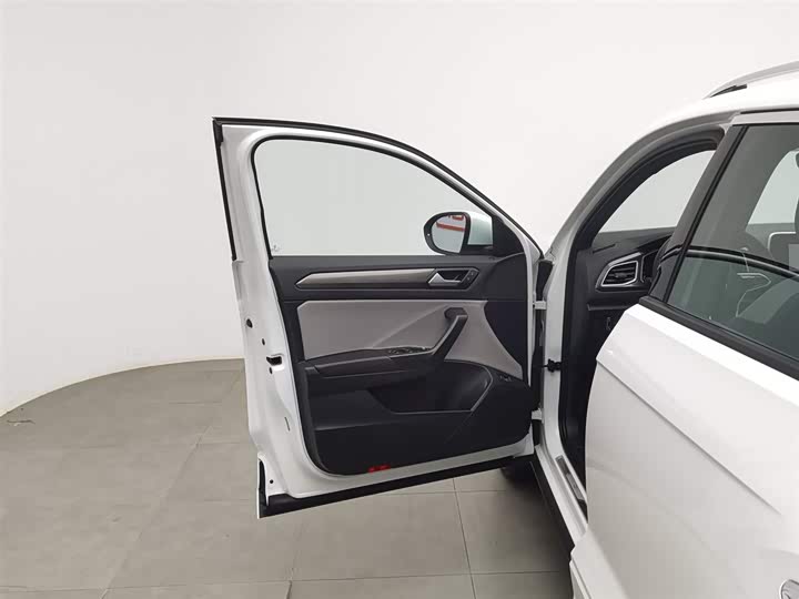 Фото 8 - Volkswagen T-Roc