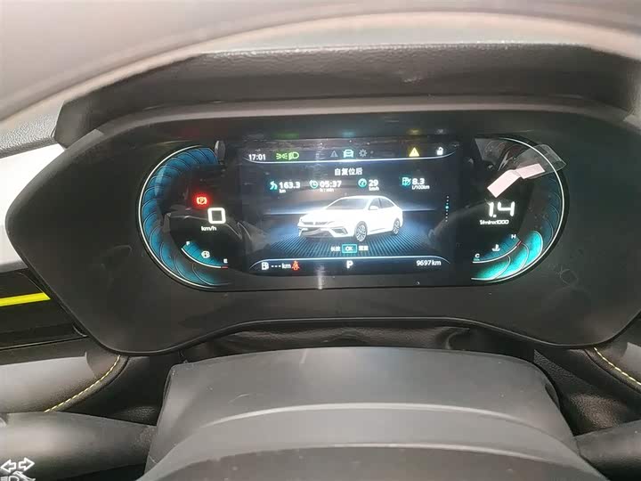 Фото 12 - Roewe i5