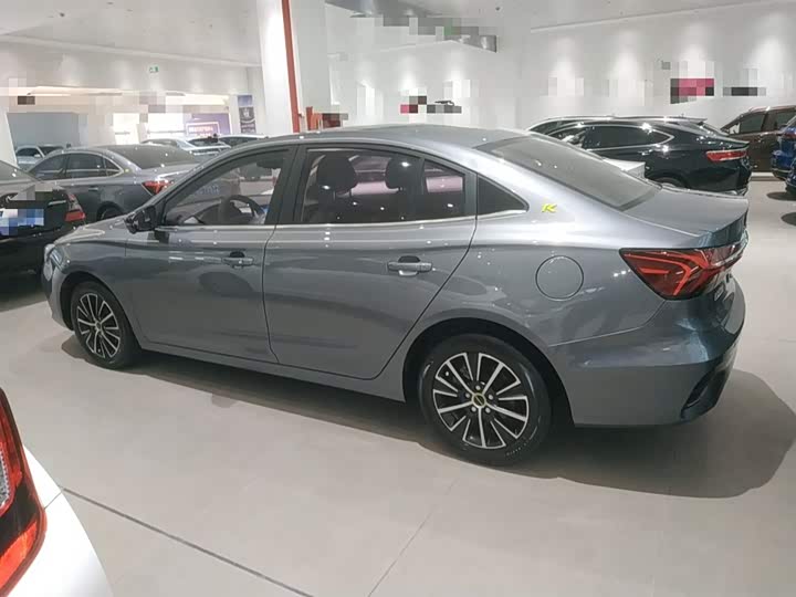 Фото 5 - Roewe i5