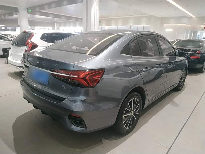 Фото 7 - Roewe i5