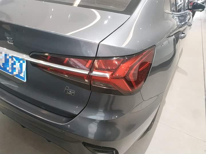 Фото 8 - Roewe i5