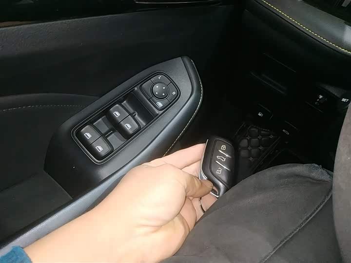 Фото 9 - Roewe i5