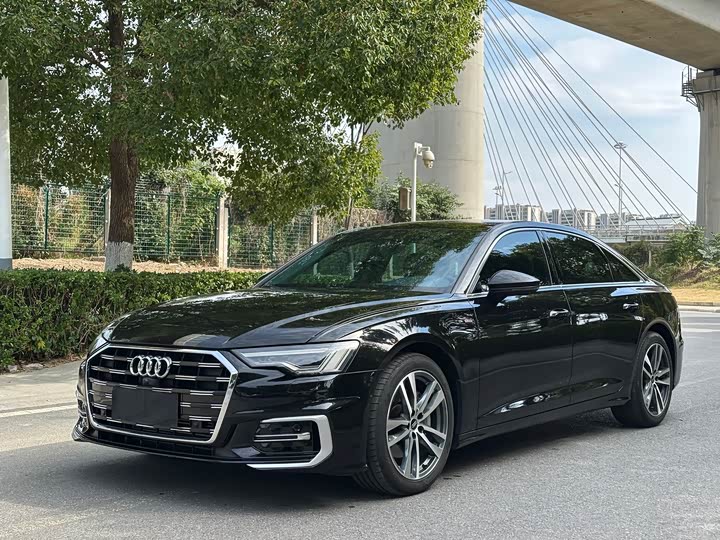 Фото 1 - Audi A6L
