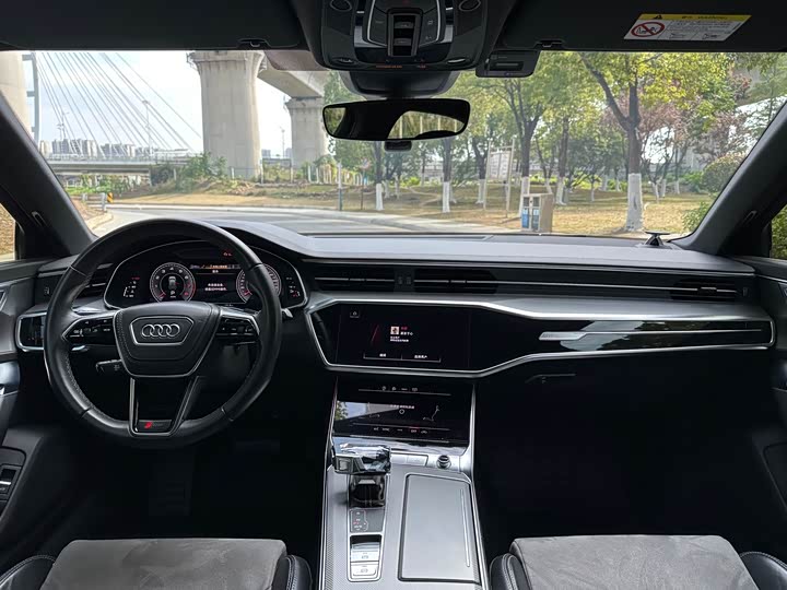 Фото 18 - Audi A6L