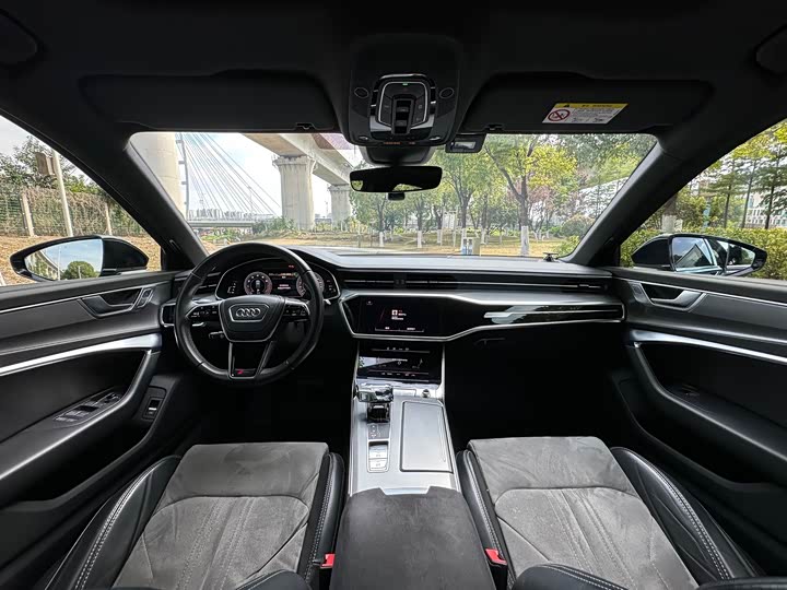 Фото 19 - Audi A6L