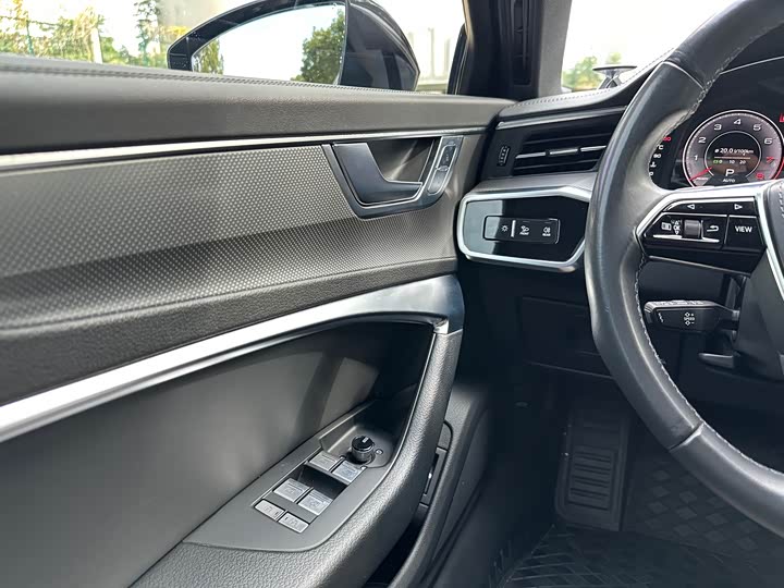 Фото 28 - Audi A6L