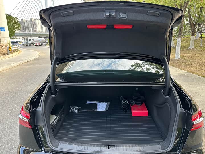 Фото 29 - Audi A6L