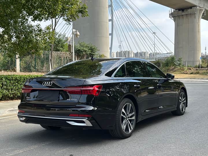 Фото 6 - Audi A6L