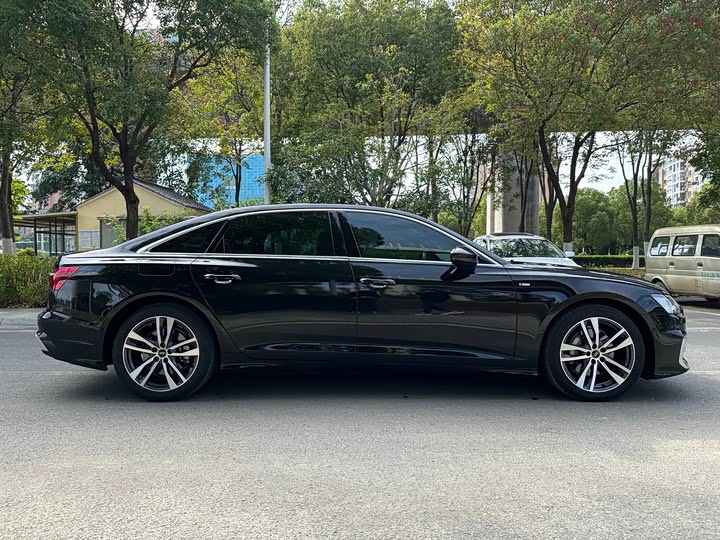 Фото 7 - Audi A6L