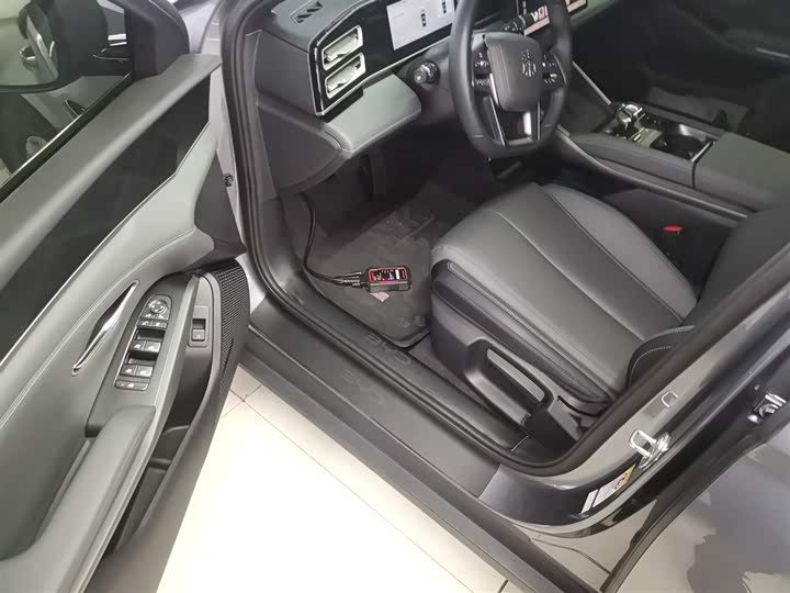 Фото 16 - BYD Qin L