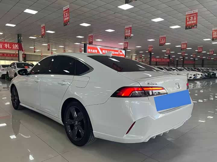 Фото 7 - Honda Inspire