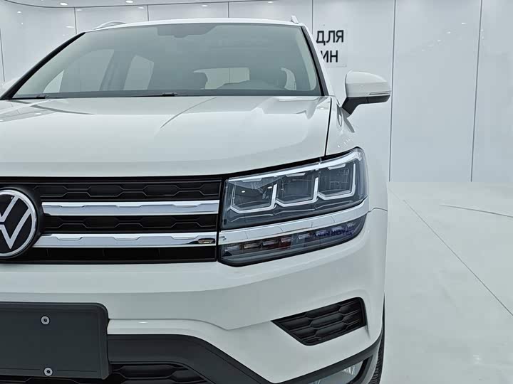 Фото 7 - Volkswagen Tharu