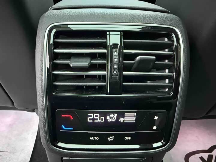 Фото 23 - Volkswagen Magotan