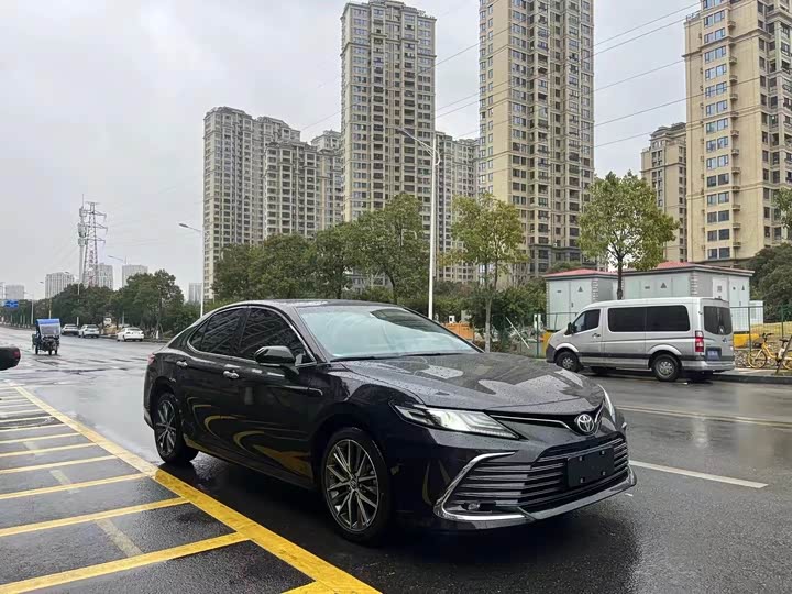 Фото 3 - Toyota Camry