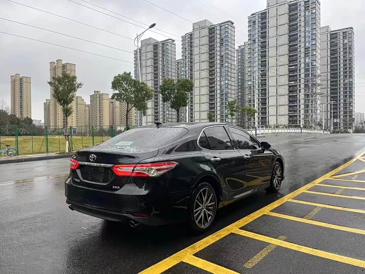 Фото 5 - Toyota Camry