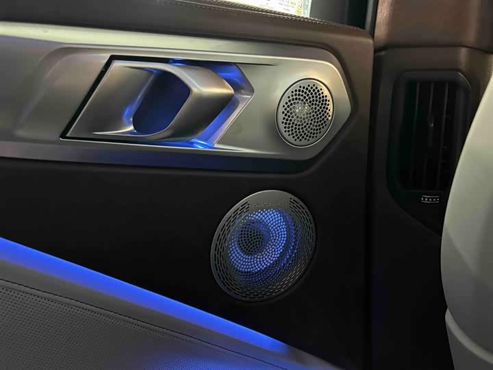 Фото 16 - BMW XM