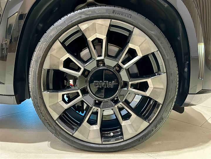 Фото 17 - BMW XM