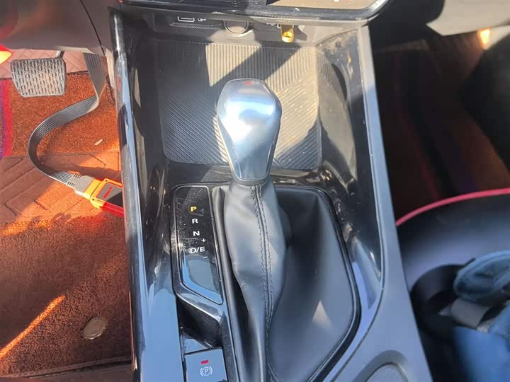 Фото 14 - Roewe i5