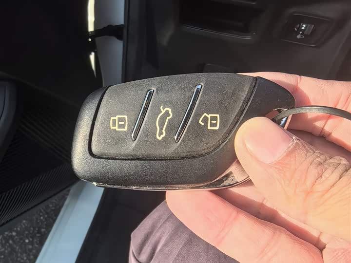 Фото 9 - Roewe i5