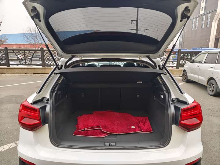 Фото 18 - Audi Q2L