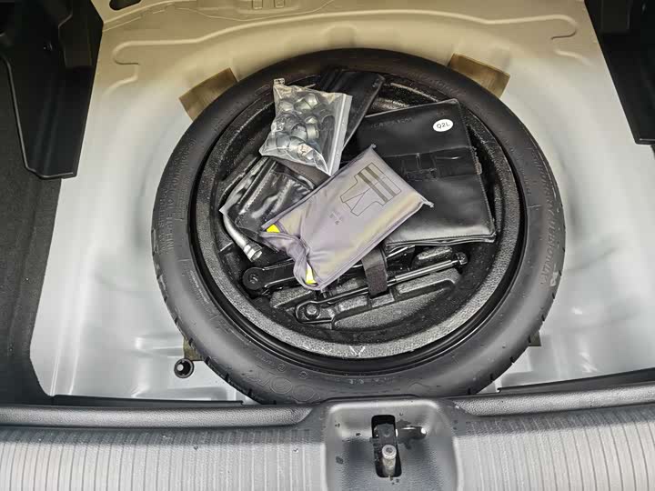 Фото 19 - Audi Q2L