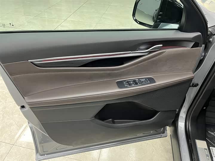 Фото 10 - Ford Edge