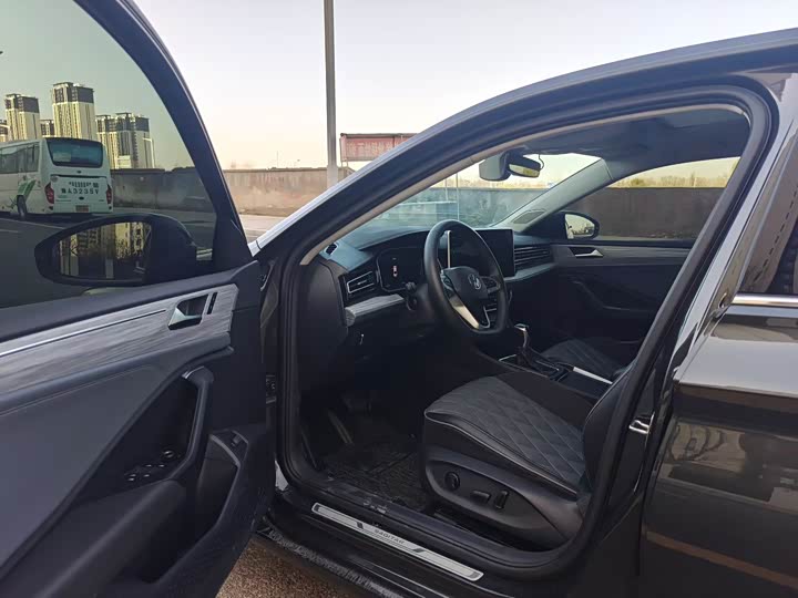 Фото 7 - Volkswagen Sagitar L