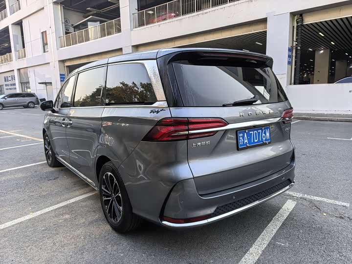 Фото 13 - Roewe iMax 8