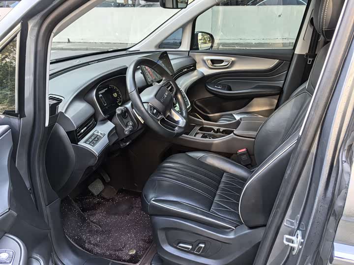 Фото 4 - Roewe iMax 8