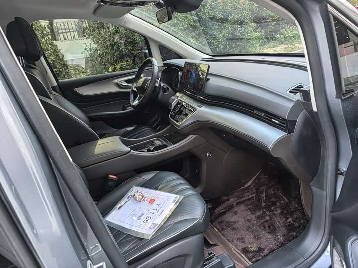 Фото 7 - Roewe iMax 8