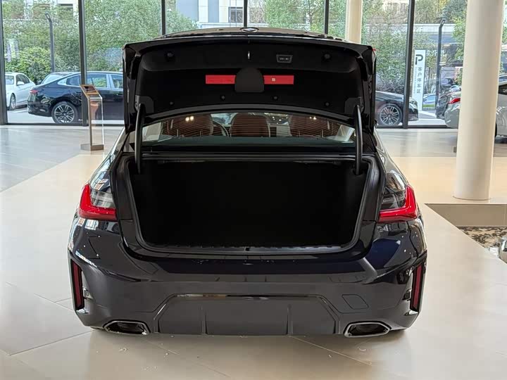 Фото 11 - BMW 3 Series