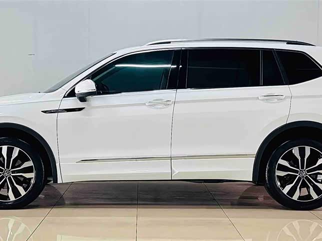 Фото 11 - Volkswagen Tiguan L Pro