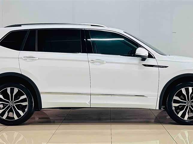 Фото 12 - Volkswagen Tiguan L Pro