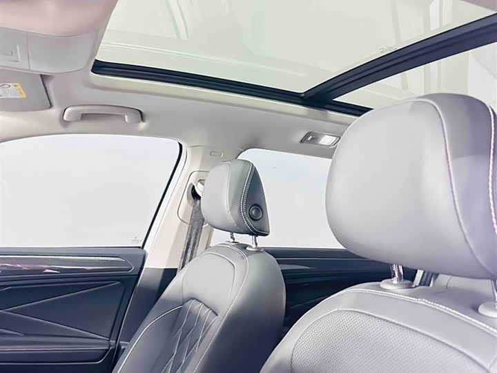 Фото 4 - Volkswagen Tiguan L Pro