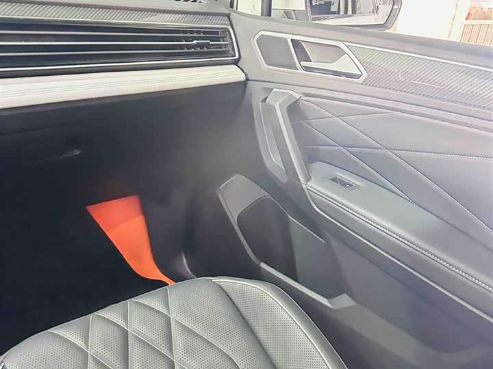 Фото 6 - Volkswagen Tiguan L Pro