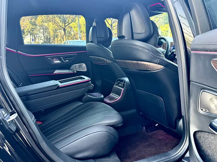 Фото 11 - Mercedes-Benz E-Class